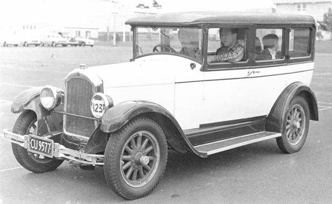 Willys Knight Model 70A sedan